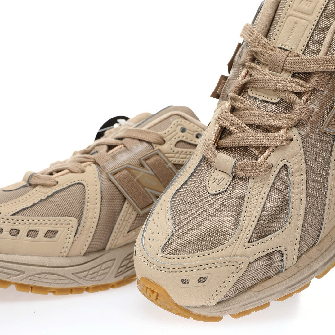 New Balance M1906R