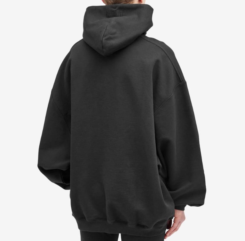 VETEMENTS LIMITED EDITION
LOGO HOODIE