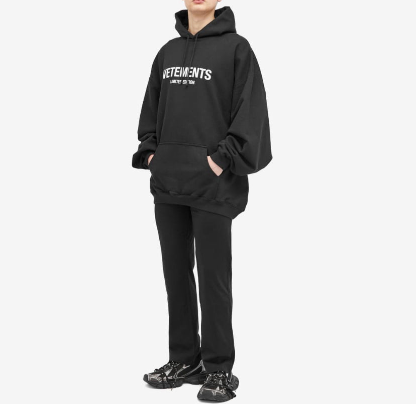 VETEMENTS LIMITED EDITION
LOGO HOODIE